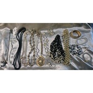 Vintage To Now Necklace And Bracelet 15 Pc Lot Mainly Black & Gold Tone